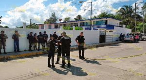 Ejecutan a taxista afuera de escuela primaria