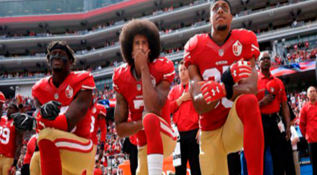 Demanda Colin Kaepernick a la NFL por confabulación de dueños