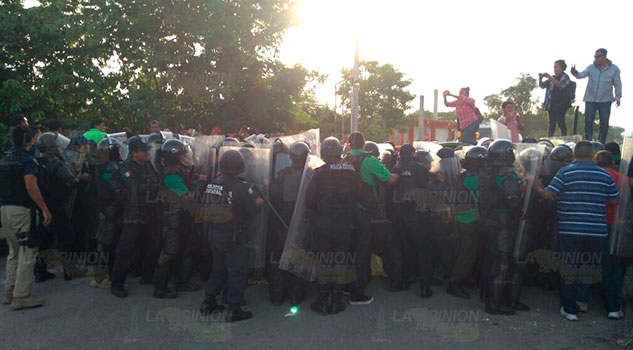 Desalojan con violencia a manifestantes del Ojite de Matamoros Desalojo violento de manifestantes