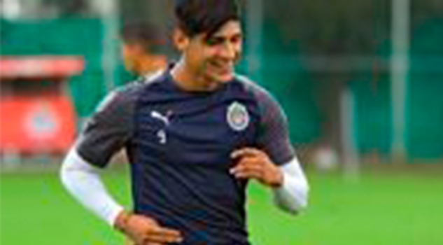 Alan Pulido recibió regalo de Cristiano Ronaldo