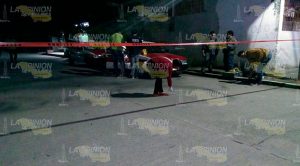 Balean a dos taxistas