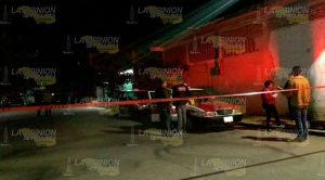 Balean a dos taxistas