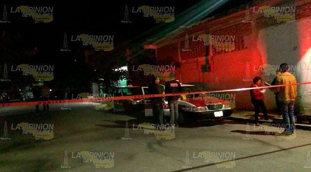 Balean a dos taxistas