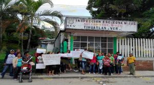 Padres de familia toman la supervisión escolar No. 226 del Sector Educativo 022