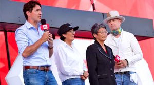Entre lágrimas, Trudeau lamenta la muerte de su amigo, el cantante Gord Downie