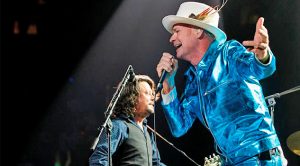 Entre lágrimas, Trudeau lamenta la muerte de su amigo, el cantante Gord Downie