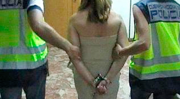 Detenida por sostener romance con el novio de 17 años de su hija