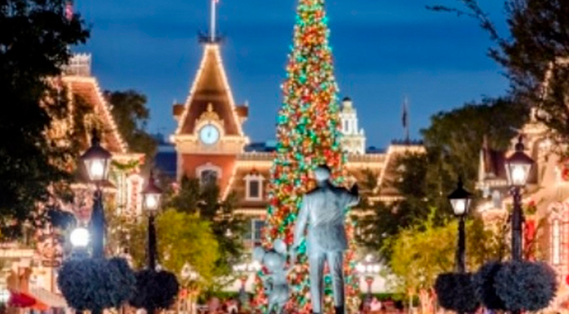 VIDEO: Disneylandia abre celebración navideña con toque mexicano