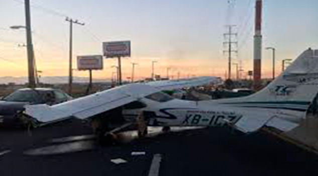 Avioneta aterriza de emergencia en vialidad