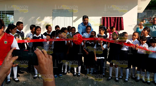 Alcalde entrega obra pública en escuela primaria Alcalde Entrega Obra Pública Escuela Primaria