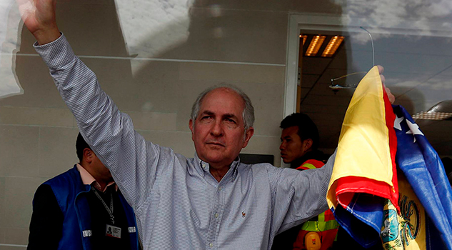 Antonio Ledezma escapa de su arresto domiciliario en Venezuela Tras su paso por Bogotá, tiene previsto emprender un viaje hacia Madrid en un vuelo comercial