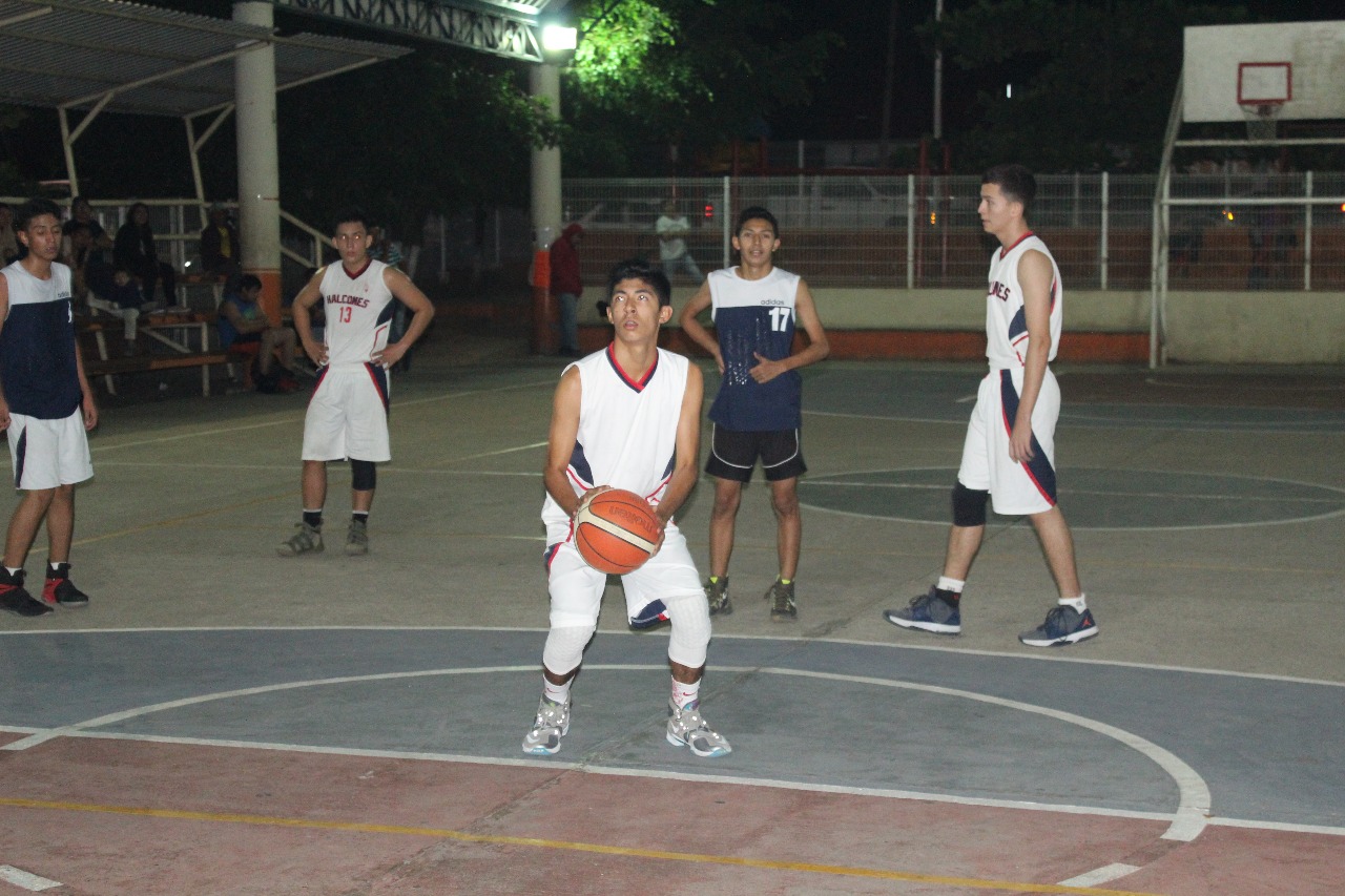 Halcones deja fuera a Bachilleres Poza Rica