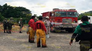 Video: Se incendia batería del pozo 55 de Plan de Ayala