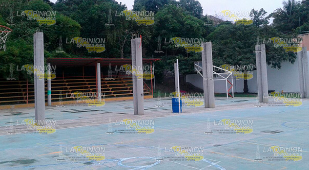 Cancha de la Laredo, ¡EN PÉSIMAS CONDICIONES! Padres y entrenadores inconformes