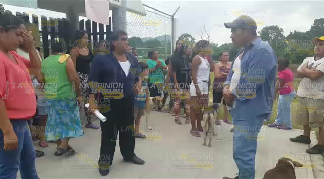 Se complica plantón en escuela primaria Complica Plantón Escuela Primaria