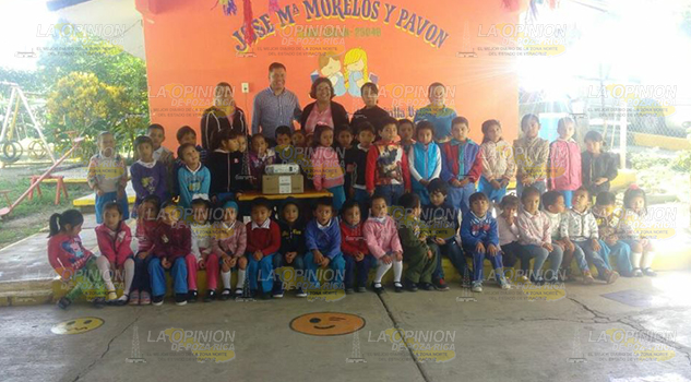 Entregan apoyo a jardín de niños Entregan Apoyo Jardín Niños