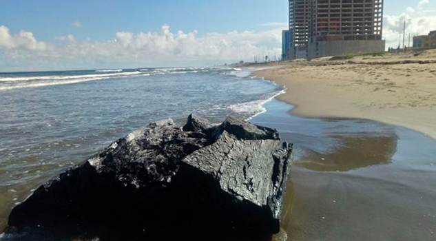 Recala gran cantidad de chapopote en playas de Coatzacoalcos Gran Cantidad Chapopote Playas Coatzacoalcos