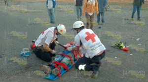 Impacta camioneta a pareja de motociclistas Impacta Camioneta Pareja Motociclistas