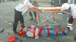 Impacta camioneta a pareja de motociclistas Impacta Camioneta Pareja Motociclistas