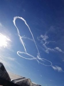 Piloto de la armada realiza un dibujo inapropiado Piloto Armada Realiza Dibujo Inapropiado