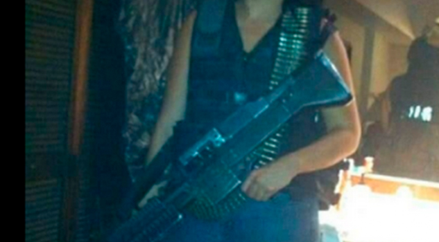 Sandra de 15 años con una hija y 50 sicarios a su cargo