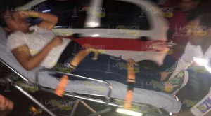 Mujer embarazada resulta lesionada en choque de taxis Taxistas Chocan Alcance