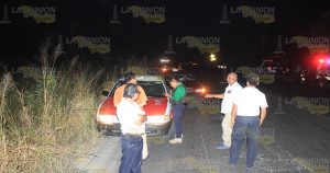 Borrachos vuelcan su Volkswagen