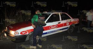 Borrachos vuelcan su Volkswagen