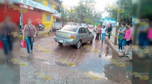 Choca su Chevy con motociclista en Av. Independencia