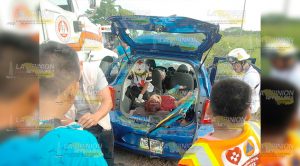 Esquiva bache y choca