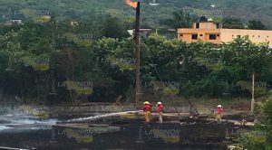 Video: Se incendia batería del pozo 55 de Plan de Ayala