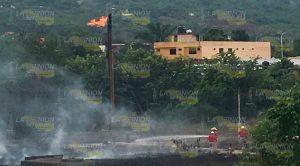 Video: Se incendia batería del pozo 55 de Plan de Ayala