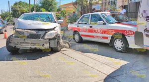 Choque; Corola Impacta a dos Vehículos