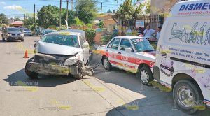 Choque; Corola Impacta a dos Vehículos