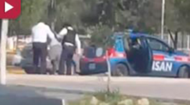 Captan a policías subiendo a patrulla a discapacitado… ¿Qué hizo?
