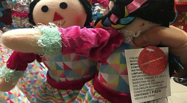 Usuarios de redes acusan a Liverpool de vender muñecas mazahuas piratas y hechas en China