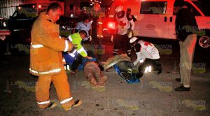 Mueren ex policía y su esposa al impactar su auto