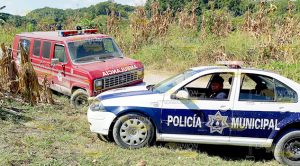 Quema de pastizal causa movilización