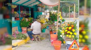 Vendedores de flores foráneos acaban con ventas de locales