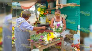 Vendedores de flores foráneos acaban con ventas de locales