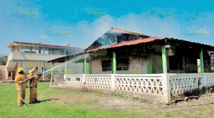 ¡Fuego en escuela primaria!