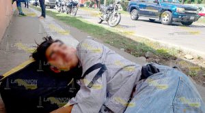 Golpean y abandonan a joven