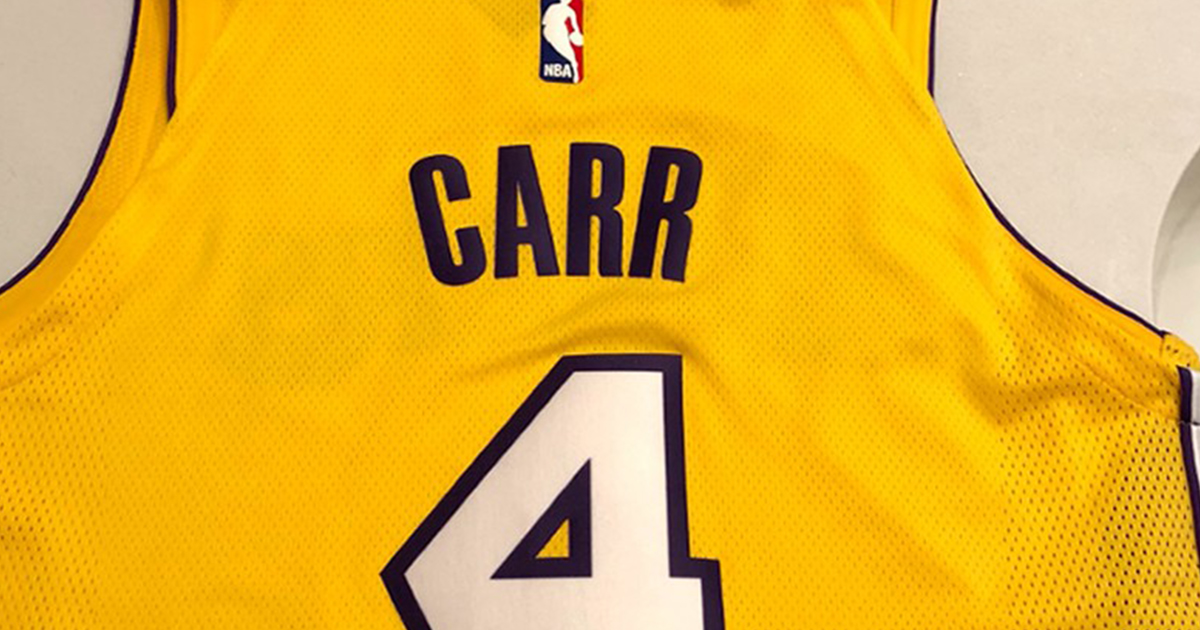 Lakers adelantaron regalo de Navidad a Derek Carr