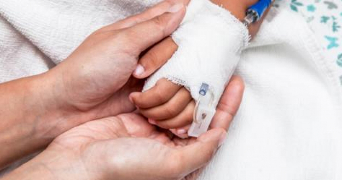 ¡Ya no despertó! Muere pequeño de 3 años por negligencia médica