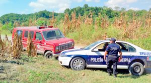 Quema de pastizal causa movilización