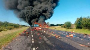 Chocan pipa y autobús en Ciudad Victoria, Tamaulipas; hay cuatro muertos