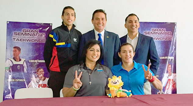María Espinoza y Carlos Navarro contentos de compartir experiencias