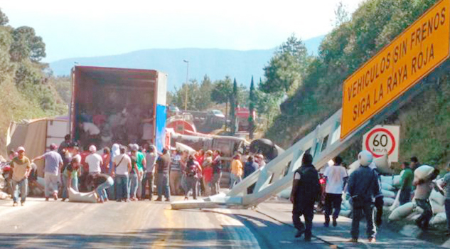 Tráiler sin frenos causó terror