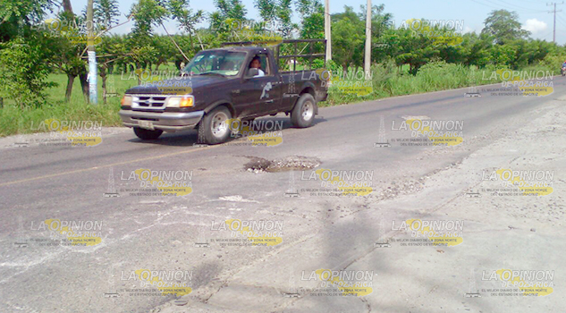 ¡Vìa llena de baches!