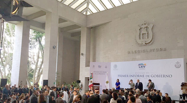 Entrega Yunes Linares primer informe de gobierno
